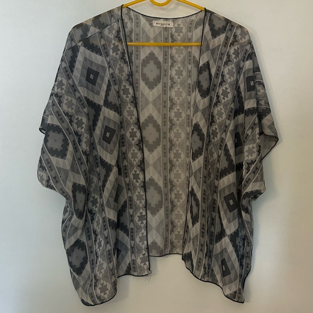 Miss Daisy Women’s Medium Southwest Aztec print kimono
